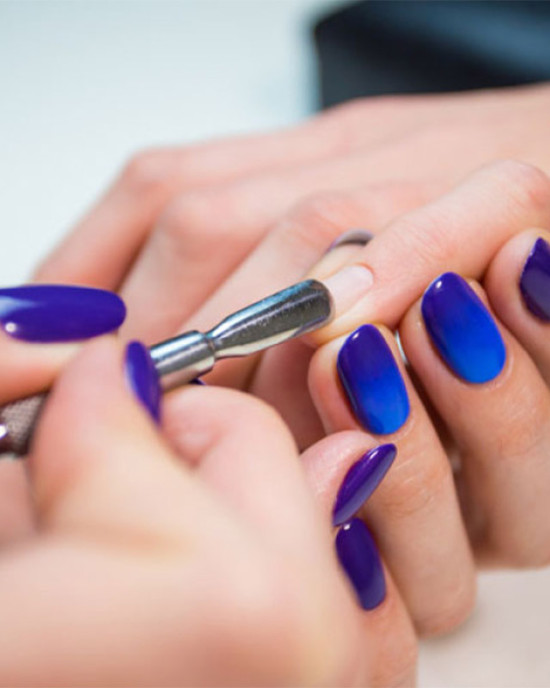 MANICURE ESTETICO CON APPLICAZIONE SMALTO SHELLAC