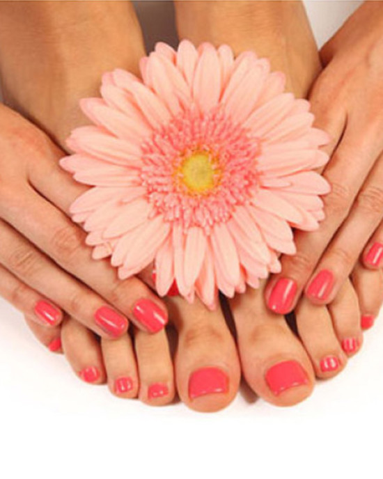 PEDICURE PROFONDO CON APPLICAZIONE DI SMALTO SHELLAC